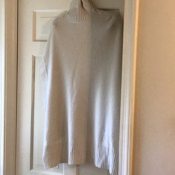 BCBG turtleneck sweater - Picture 5 of 5